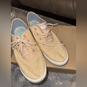 TOMS Light Tan Star Canvas Shoes - Disney Cinderella Theme